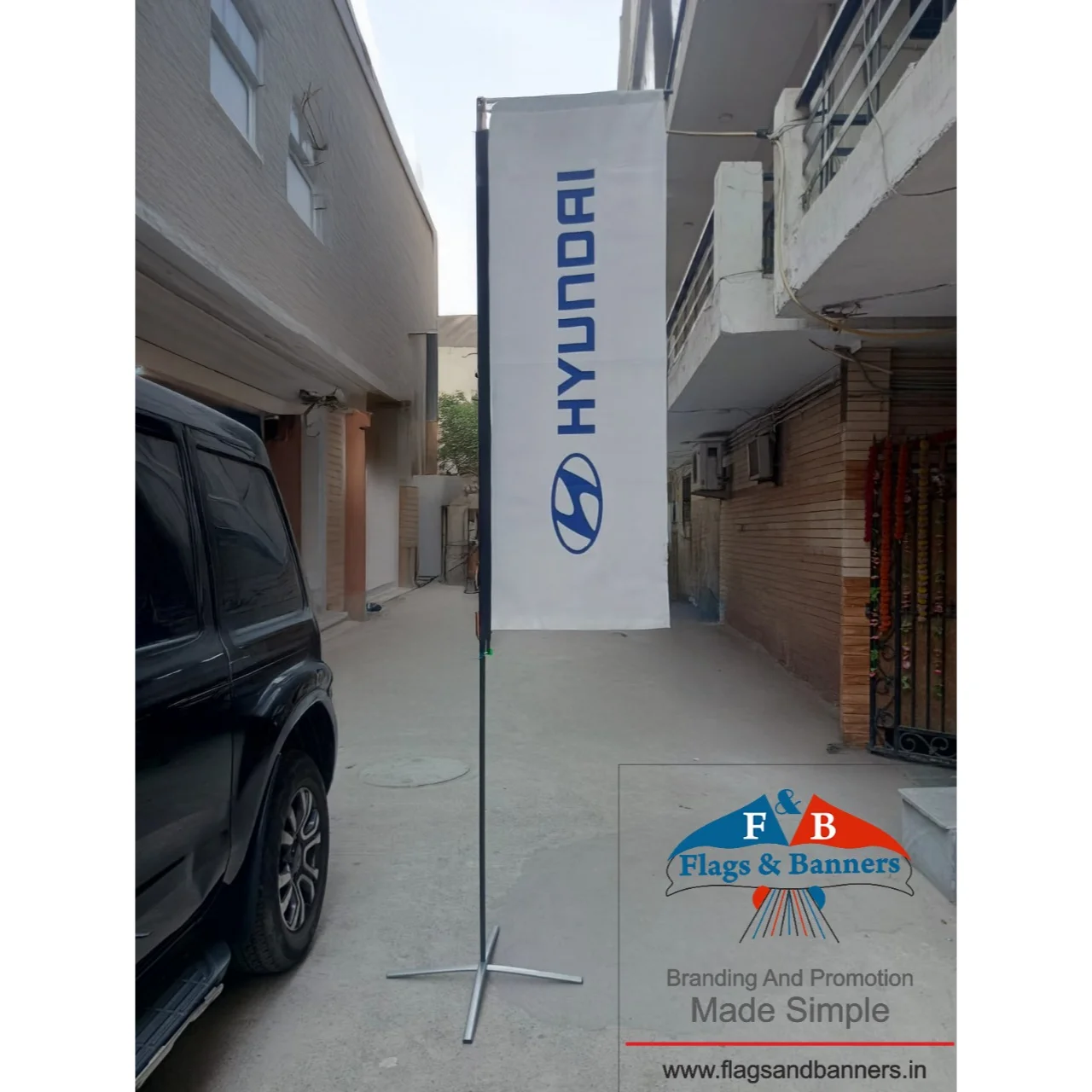 L-Shape Feather Flags Hyundai