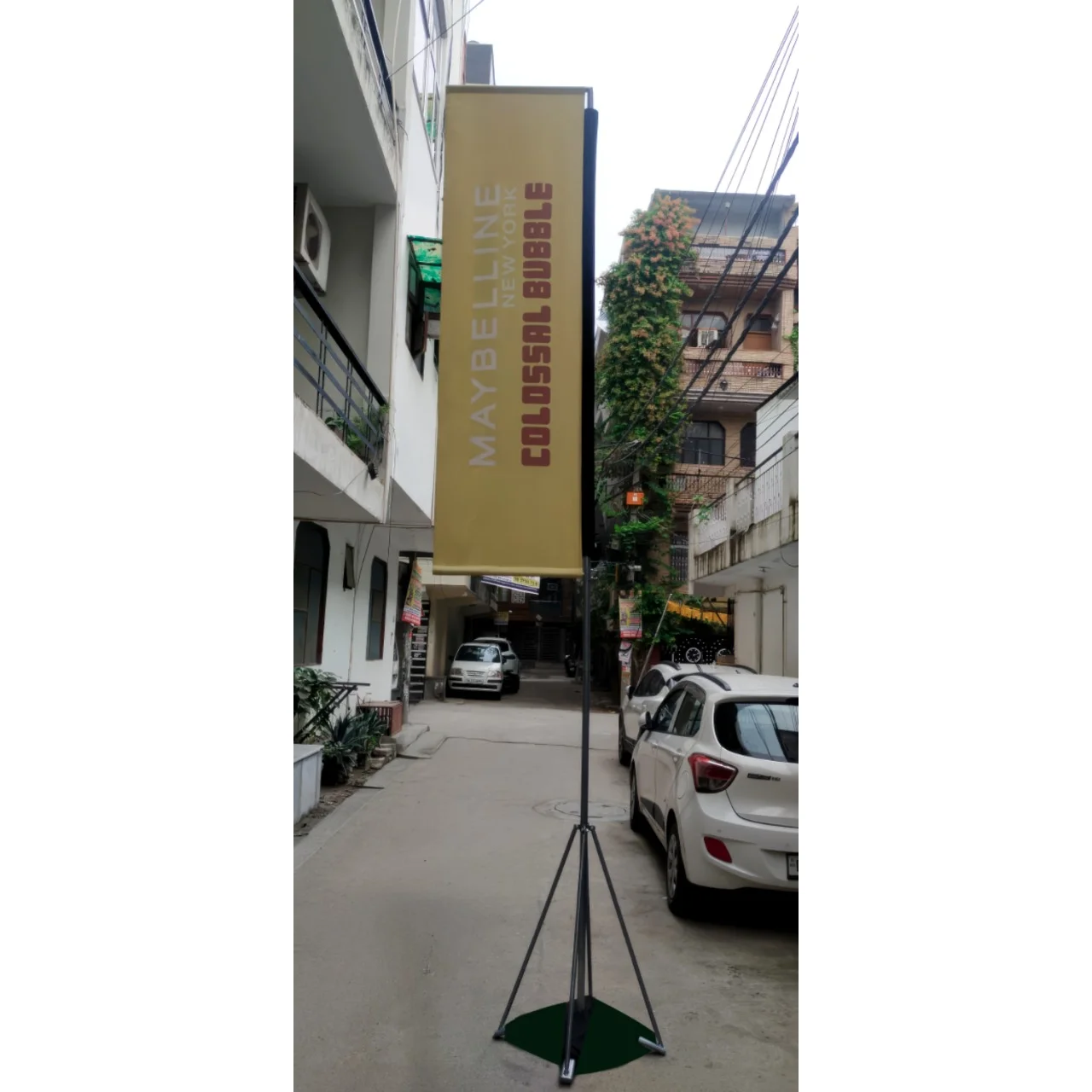 L-Shape Feather Flags with Sandbag Maybelline