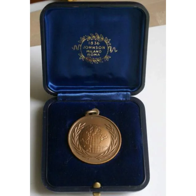 Medal & Medallion