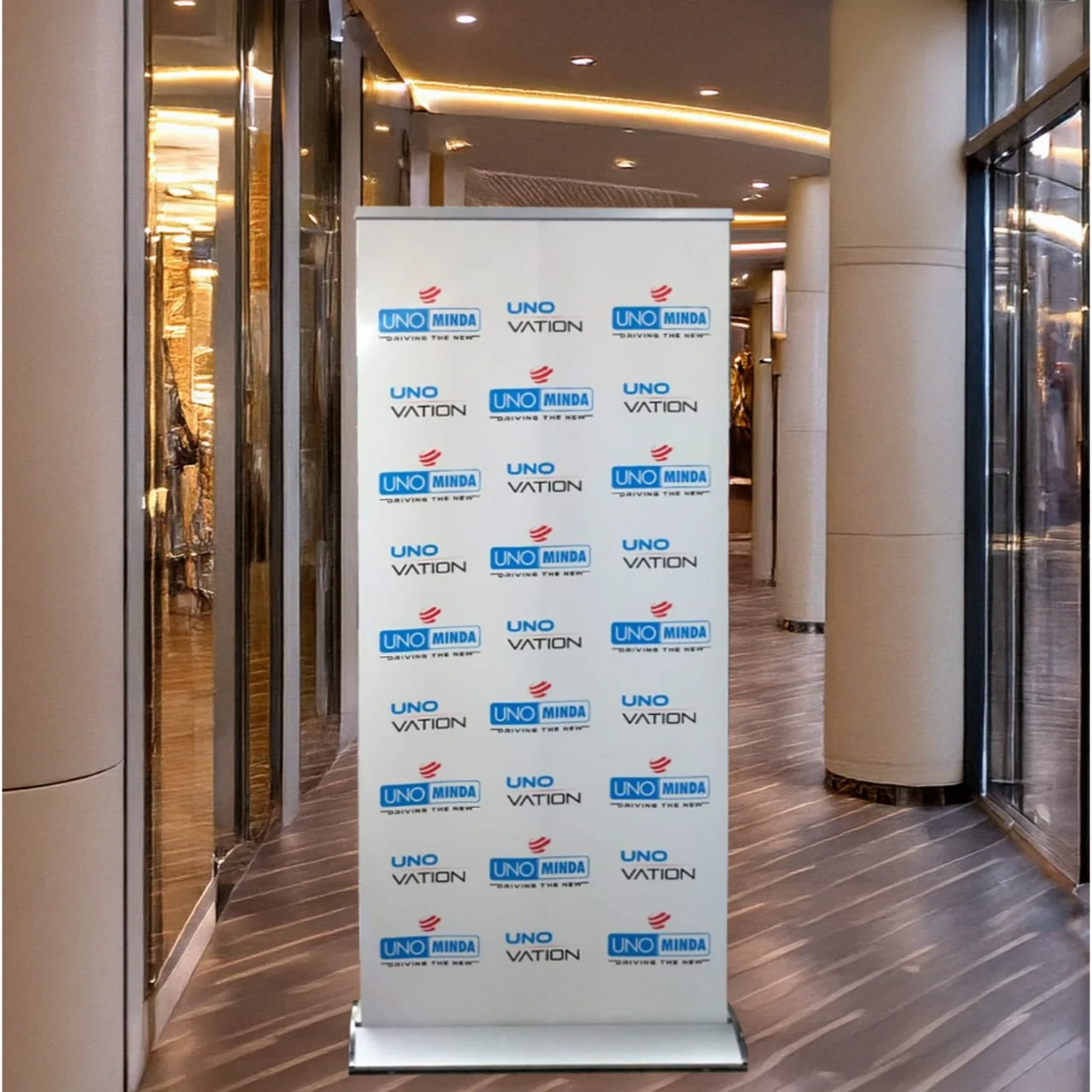 Deluxe Standee UNO