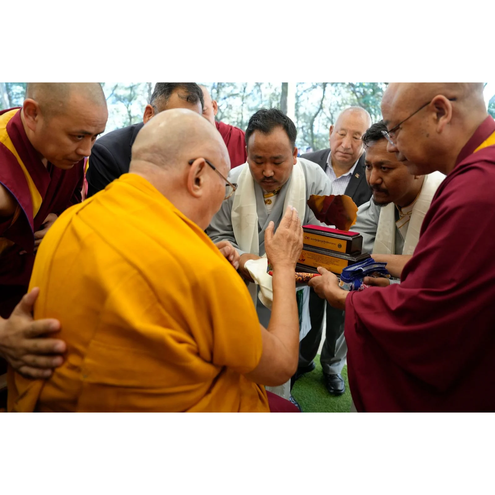 HH Dalai Lama receiving Tibetan Memento